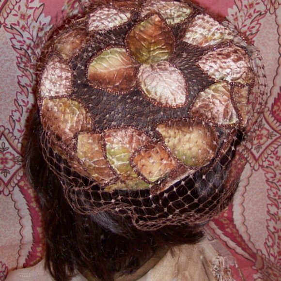 Vintage Original Roberta Bernays Veiled Velvet Leaf Design Cocktail Hat - Picture 2 of 5
